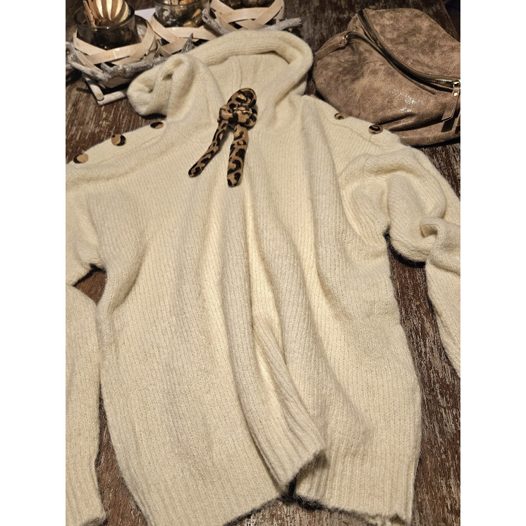 Pull  capuche ruban et boutons léopard