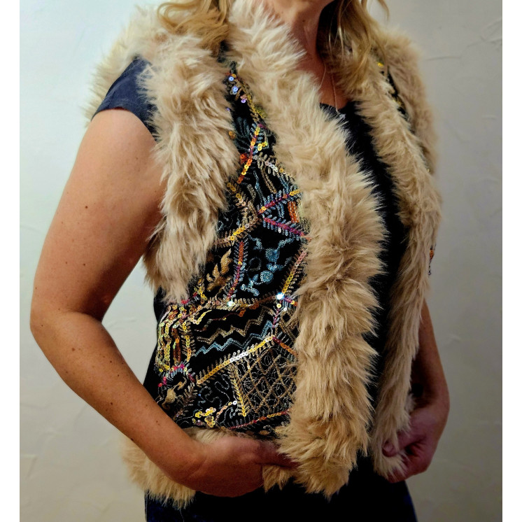 Gilet sans manche et fausse fourrure