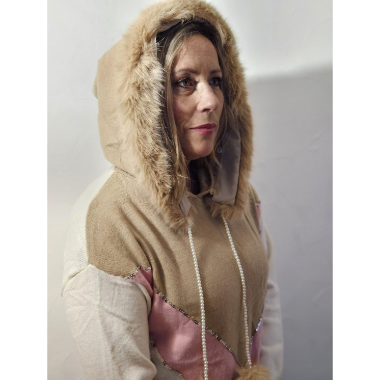 Pull capuche et fourrure